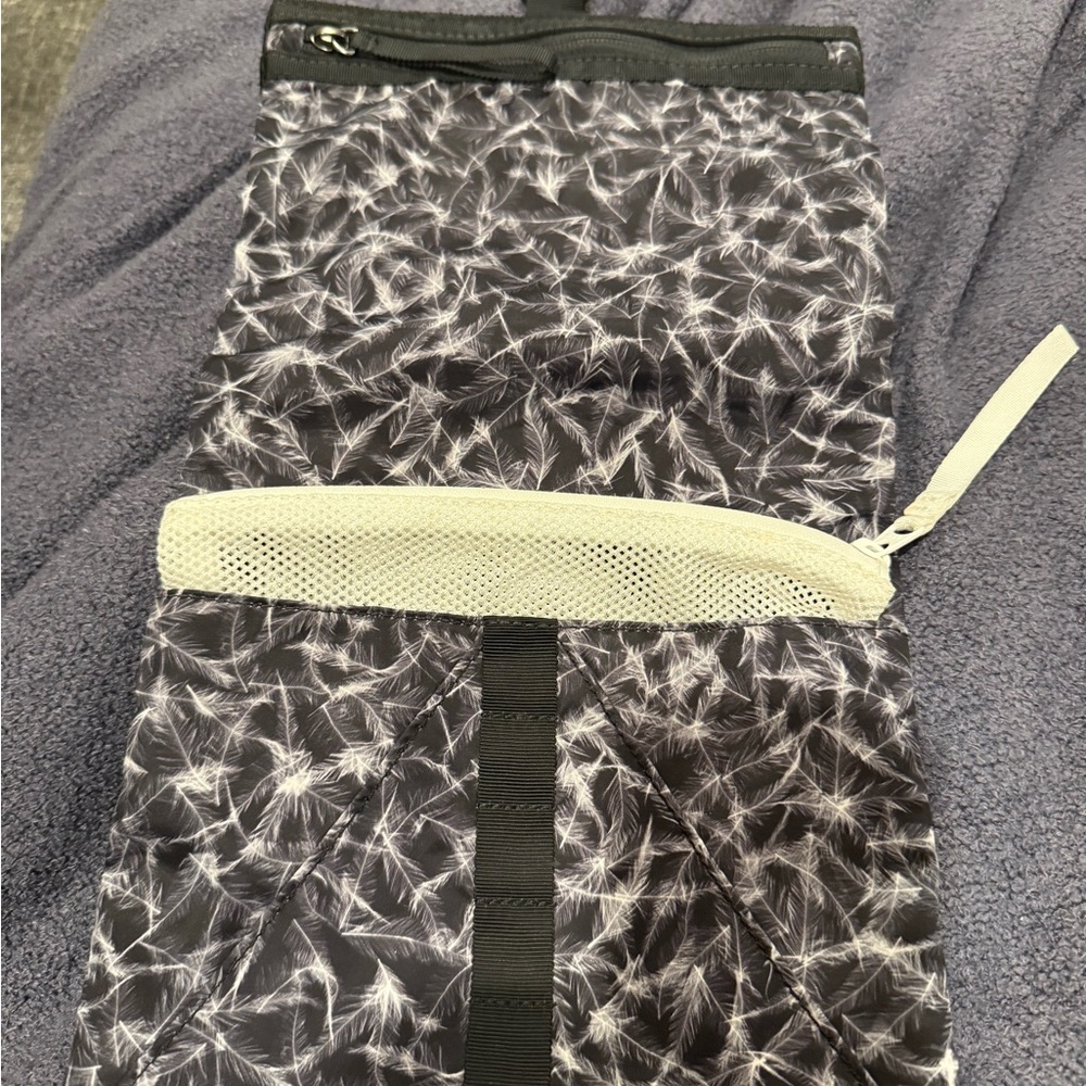Lululemon Dirty Laundry holder - Picture 2 of 3